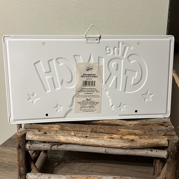 NEW DR. SEUSS THE GRINCH 12" METAL GRINCH FACE SIGN - Picture 3 of 6